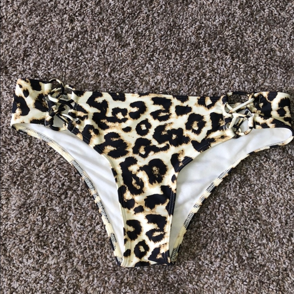 Abercrombie & Fitch Leopard swim bottom